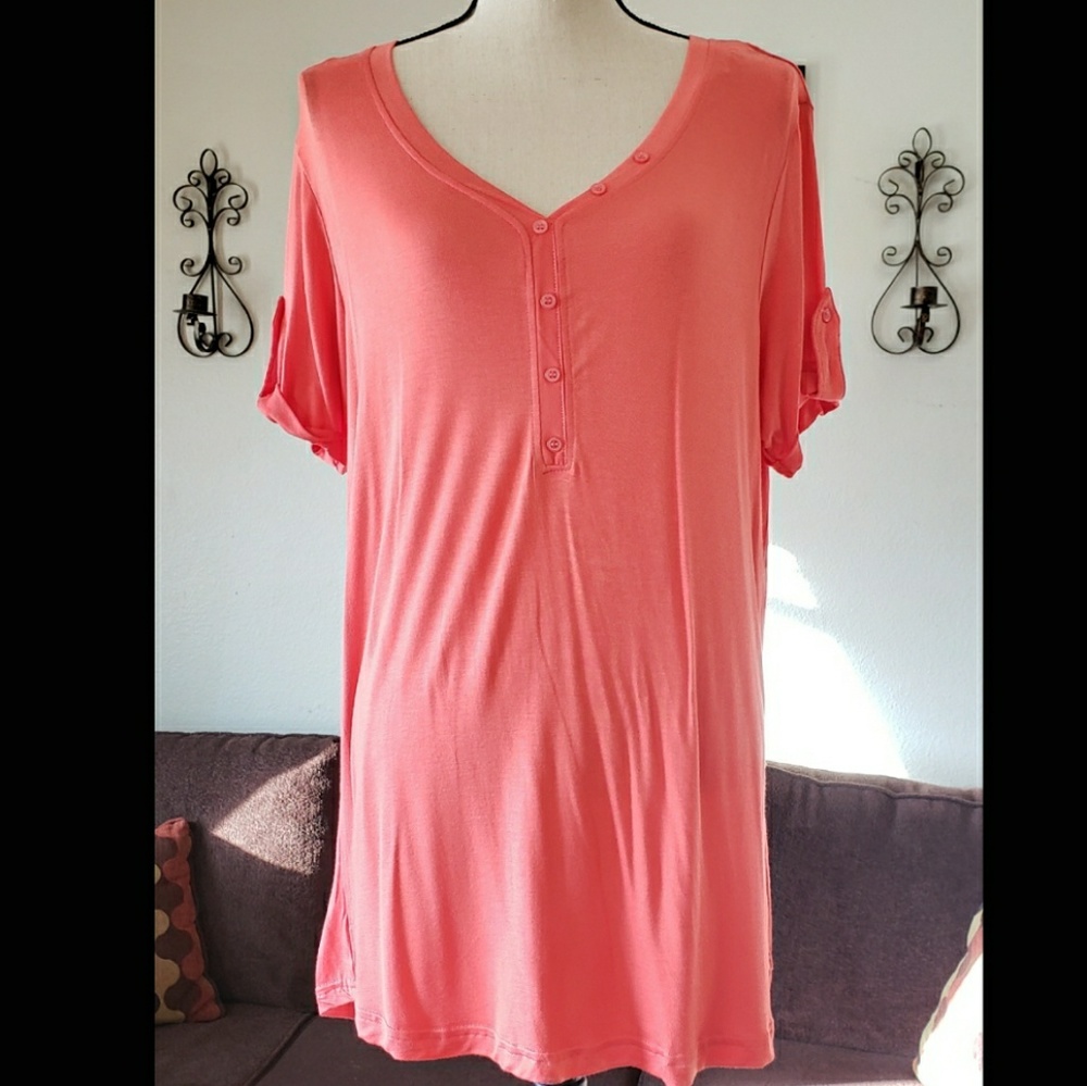 NWT Splash V-Neck Coral Top